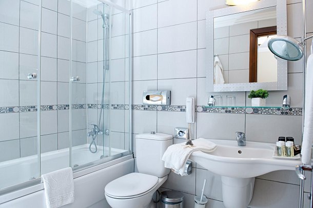 Kamelya Selin Hotel - Beispiel Bad Doppelzimmer Strandzimmer Meerblick (Zimmercodierung DBM)