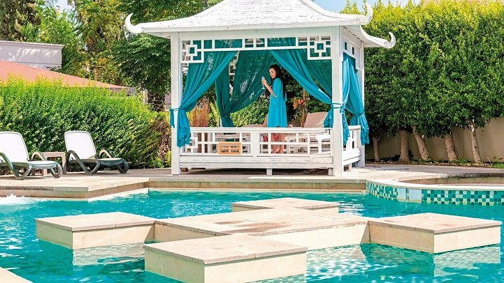 Crystal Admiral Aqua Collection