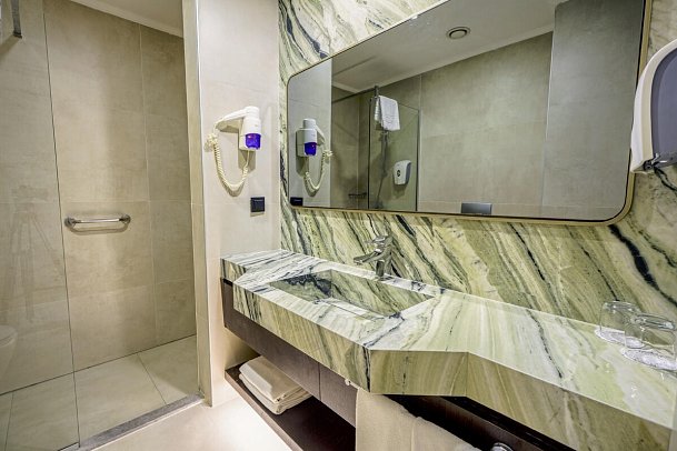 Orange Palace Hotel - Beispiel Bad Doppelzimmer Economy (Zimmercodierung DE1)