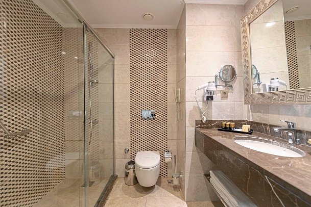 Side Premium - Beispiel Bad Doppelzimmer (Zimmercodierungen DB1, DC1, DE1, DB2, DC2, DBP, DCP, DBN & DCN)