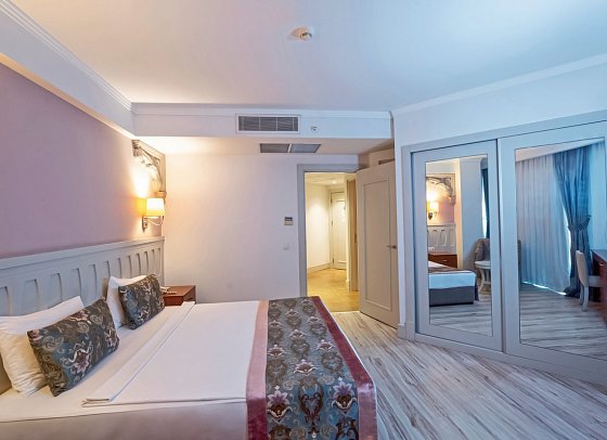 Side Crown Serenity - Wohnbeispiel Doppelzimmer Poolblick (Zimmercodierung DBP)
