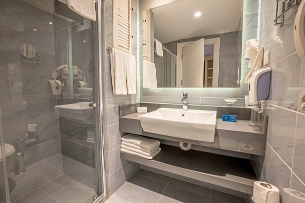 Sunmelia Beach Resort & Spa - Beispiel Bad (Zimmercodierungen DEL, DSL, DC1, DSN, DC2, DM, DC3, DS1, DS2, DS3 & WB1)