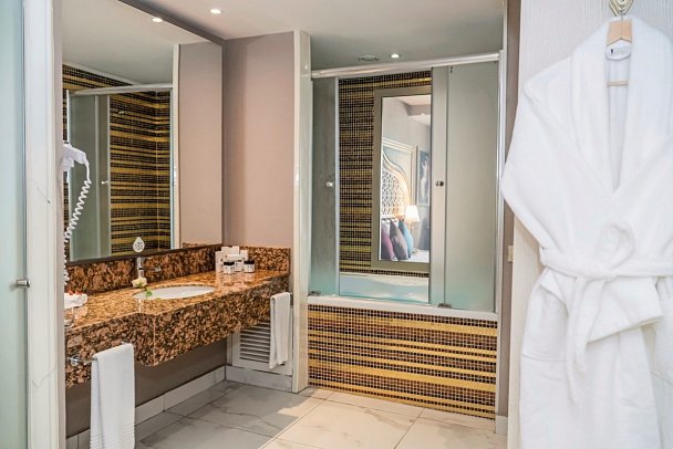 Royal Taj Mahal - Beispiel Bad Familienzimmer (Zimmercodierung FBL)