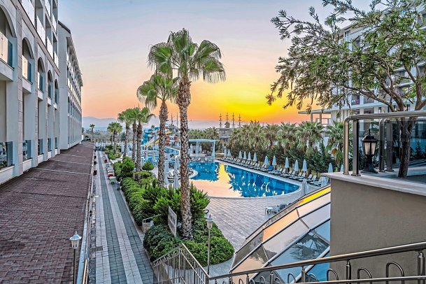 LRS Port River Hotel & Spa