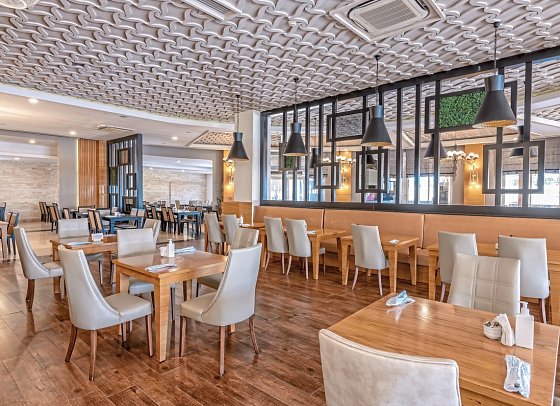 LRS Port River Hotel & Spa