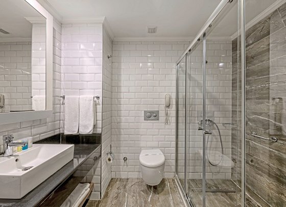 LRS Port River Hotel & Spa - Beispiel Bad (Zimmercodierungen DB1, DB2, DB3, DC1, DC2, DE1, DE2, DBM, DCM, FB1 & FB2)