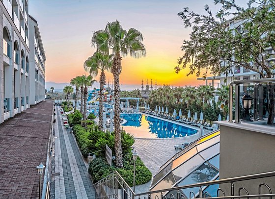 LRS Port River Hotel & Spa