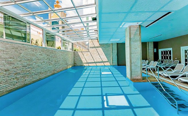Side Royal Palace