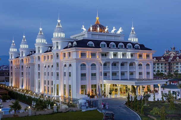 Side Royal Palace