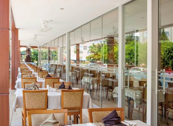 Riviera Hotel & Spa