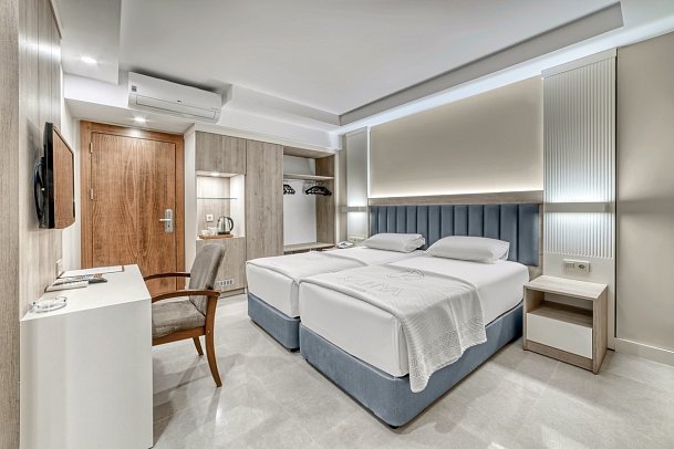 Kahya Hotel - Wohnbeispiel Doppelzimmer seitl. Meerblick (Zimmercodierungen DBN & DCN)