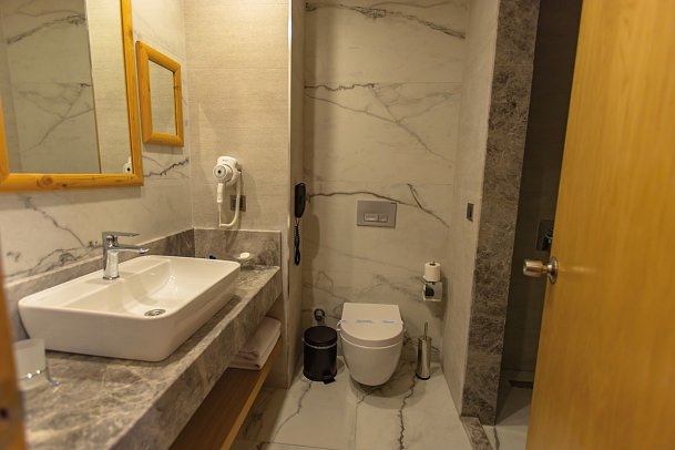 Alexia Resort & Spa - Wohnbeispiel Bad Doppelzimmer Komfort Landblick