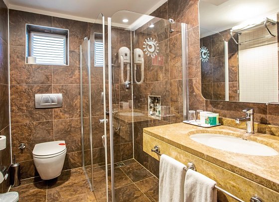 Club Turan Prince World - Beispiel Bad Doppelzimmer Club (Zimmercodierung DLG)