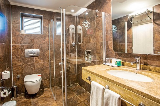 Club Turan Prince World - Beispiel Bad Doppelzimmer Club (Zimmercodierung DLG)