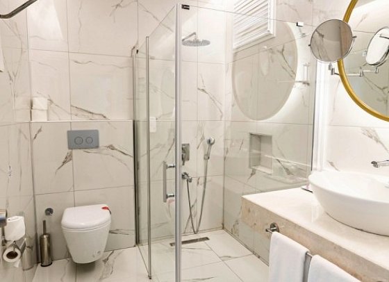 Club Turan Prince World - Beispiel Bad Duplexzimmer Club (Zimmercodierungen MBG & MB1)