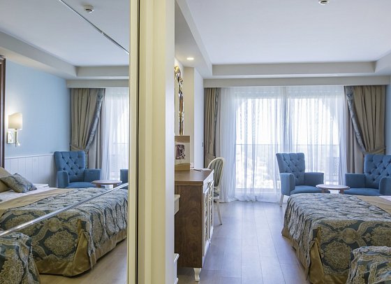 J'adore Deluxe Hotel & Spa