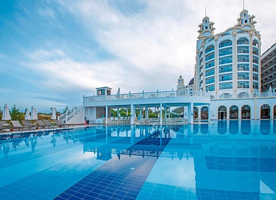 J'adore Deluxe Hotel & Spa