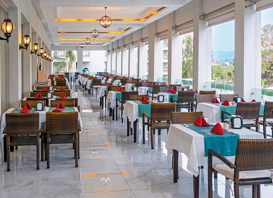Royal Atlantis Spa & Resort