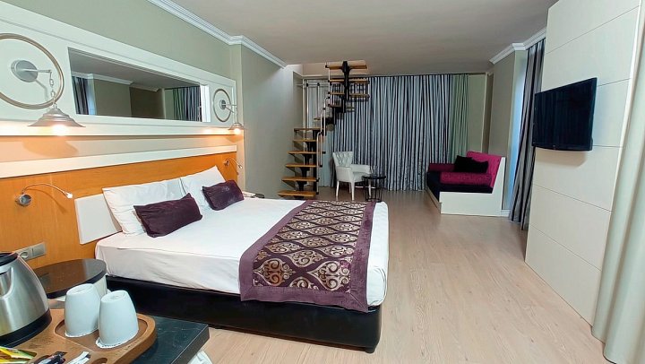 Serenis Hotel - Wohnbeispiel Maisonette (Zimmercodierungen MB2 & MB3)