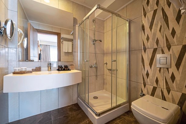 Selectum Family Resort Side - Beispiel Bad Zimmer Lake House (Zimmercodierungen FBQ & WBQ)