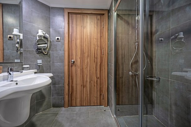 Selectum Family Resort Side - Beispiel Bad (Zimmercodierungen DBM, DBL, DCL, DB1, DC1 & FB1)