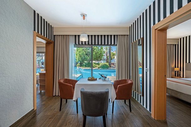 Selectum Family Resort Side - Wohnbeispiel Lake House Suite Swim Up (Zimmercodierung WBQ)