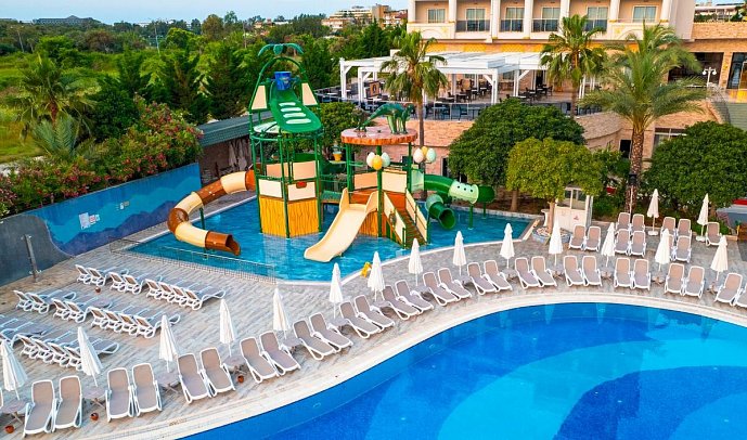 LRS Lake & River Side Hotel & Spa