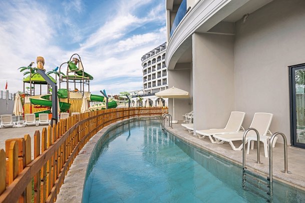 Side Moon Palace Hotel - Wohnbeispiel Zimmer Swim-Up (Zimmercodierungen U1Q & DC2)