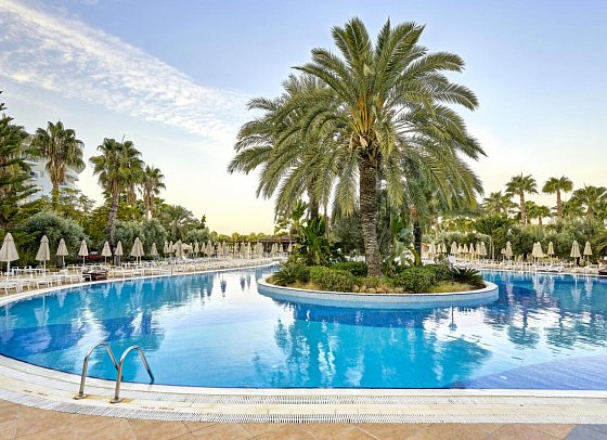 Seaden Sea World Resort & Spa