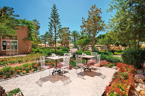 Seaden Sea World Resort & Spa