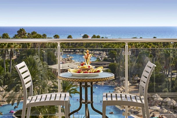 Seaden Sea World Resort & Spa - Beispiel Balkon Doppelzimmer Komfort Meerblick (Zimmercodierungen DFM, DC2, DF1 & FBM)