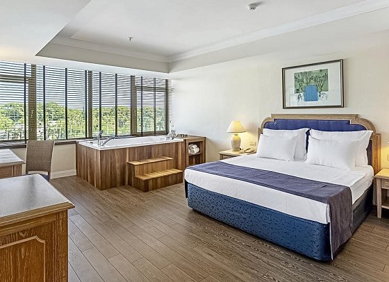 The Norm Oriental Kemer - Wohnbeispiel Suite Komfort King Poolblick (Zimmercodierungen WB1, WB2 & WB3)