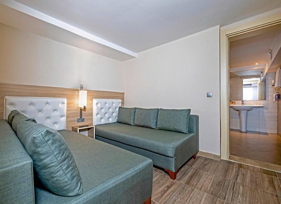 Crystal Prestige Pearl Collection - Wohnbeispiel Familienzimmer Poolblick (Zimmercodierung FBP)