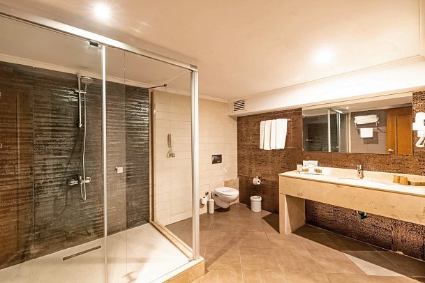 Crystal Prestige Pearl Collection - Beispiel Bad Familienzimmer Poolblick (Zimmercodierung FBP)