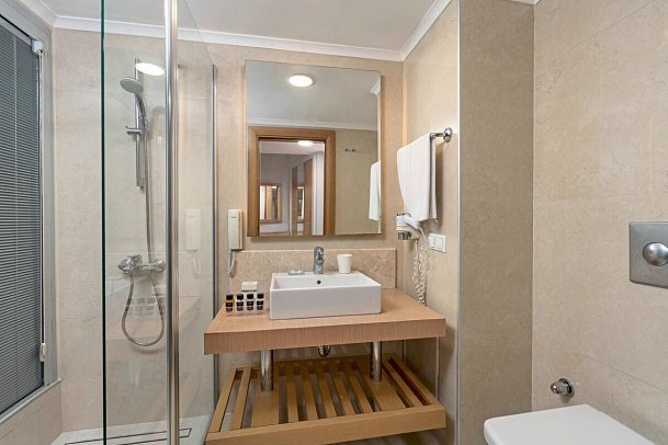 Limak Limra Hotel & Resort - Beispiel Bad Familienzimmer Nebengebäude (Zimmercodierung FBV)