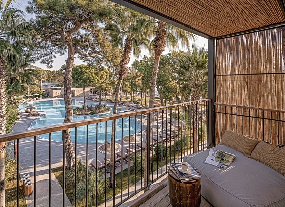 Balmy Beach Resort Kemer - Beispiel Balkon Doppelzimmer Deluxe seitl. Meerblick (Zimmercodierung DDN)