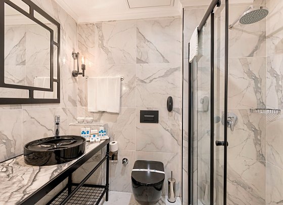 Dosinia Luxury Resort - Beispiel Bad Doppelzimmer Swim Up (Zimmercodierung DBQ)