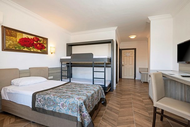 Crystal Aura Aqua Collection - Wohnbeispiel Familienzimmer mit Etagenbett (Zimmercodierung FB4)