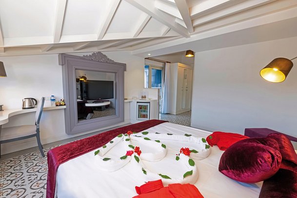 Crystal Aura Aqua Collection - Wohnbeispiel Doppelzimmer Standard mit Balkonterrasse (Zimmercodierungen DB2 & DC2)