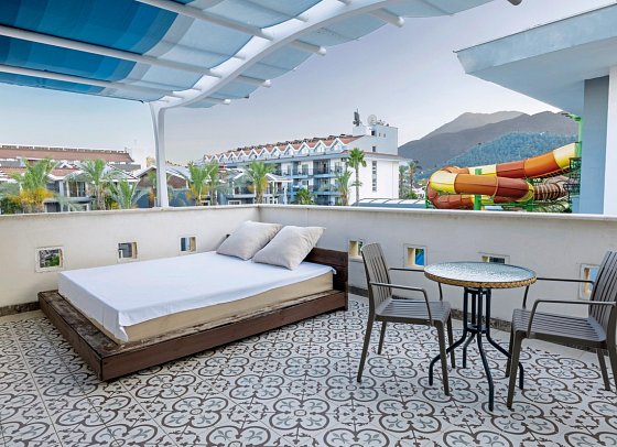 Crystal Aura Aqua Collection - Wohnbeispiel Doppelzimmer Standard mit Balkonterrasse (Zimmercodierungen DB2 & DC2)