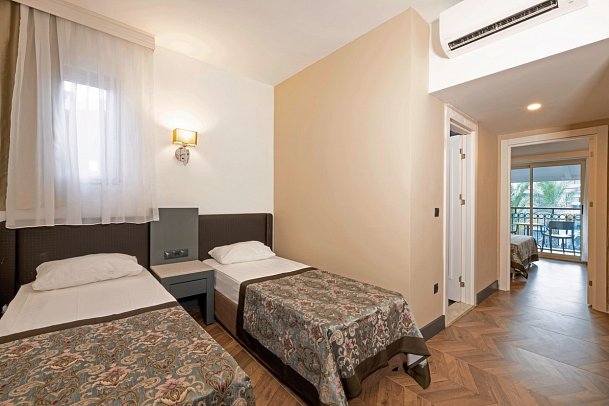 Crystal Aura Aqua Collection - Wohnbeispiel Familienzimmer 2 Räume (Zimmercodierungen FB2 & FB3)