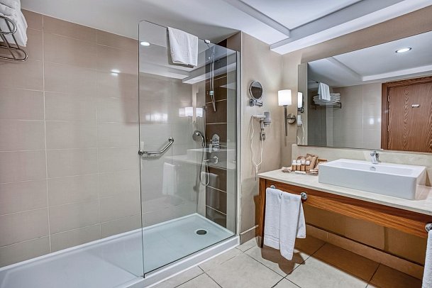 Marti Myra Resort - Beispiel Bad Familienzimmer Deluxe (Zimmercodierungen FD1 & MD1)