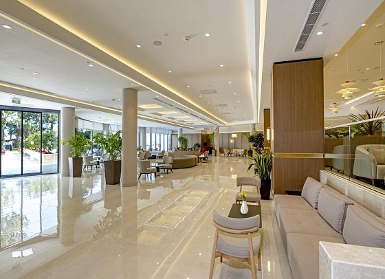 Seven Seas Hotel Life