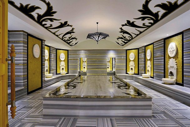 Azura Deluxe Resort & Spa Hotel