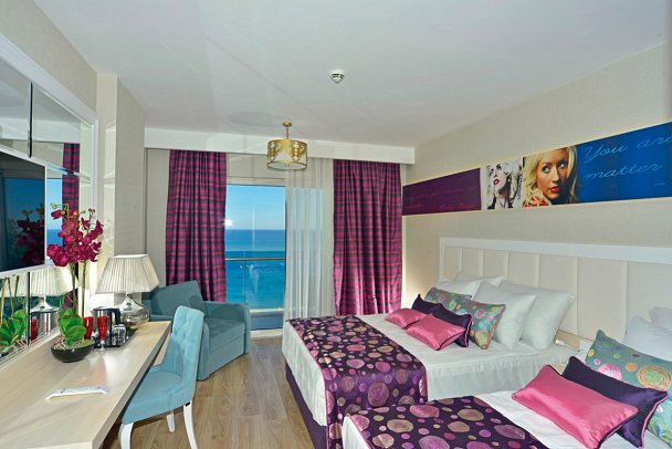 Azura Deluxe Resort & Spa Hotel - Wohnbeispiel Doppelzimmer Deluxe Meerblick (Zimmercodierungen DDM & DCM)