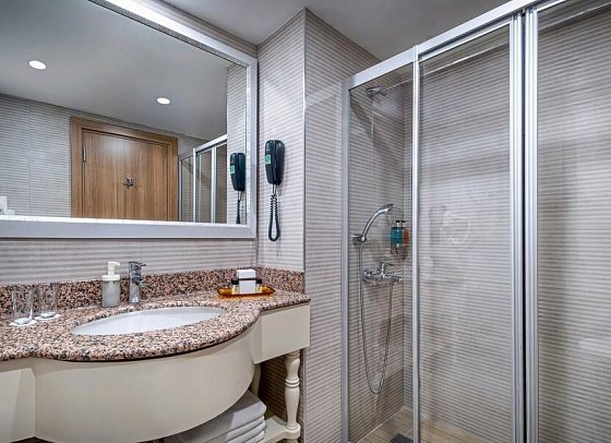 Botanik Hotel & Resort - Beispiel Bad (Zimmercodierungen DBL & FBL)