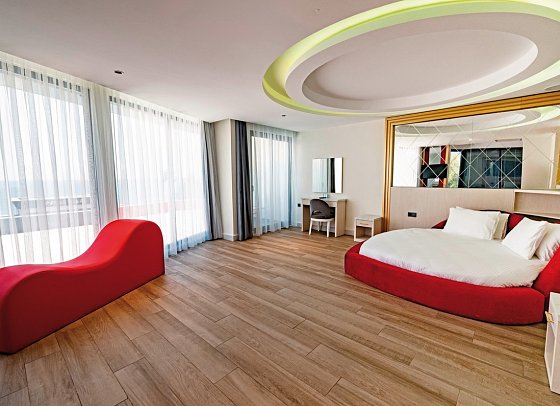 Granada Luxury Red - Wohnbeispiel Suite Deluxe seitl. Meerblick (Zimmercodierung WDN)