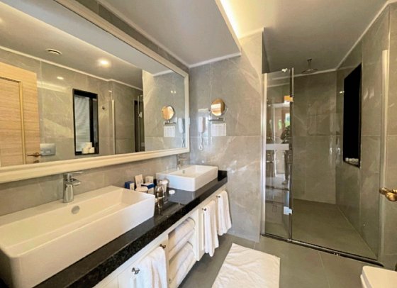 Saphir Hotel & Villas - Beispiel Bad Senior Deluxe Zimmer (Zimmercodierung FD1)