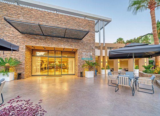 Seven Seas Palmeras Bay