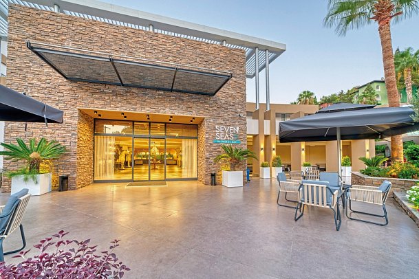 Seven Seas Palmeras Bay